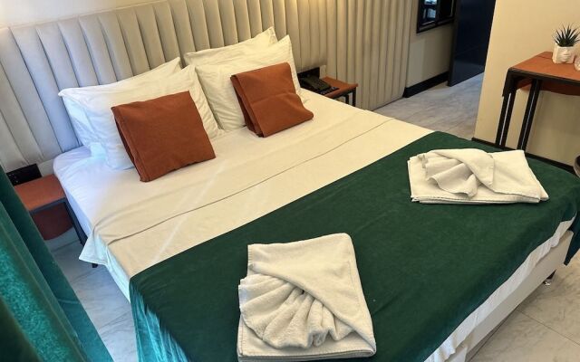 D Twins Airport Hotel