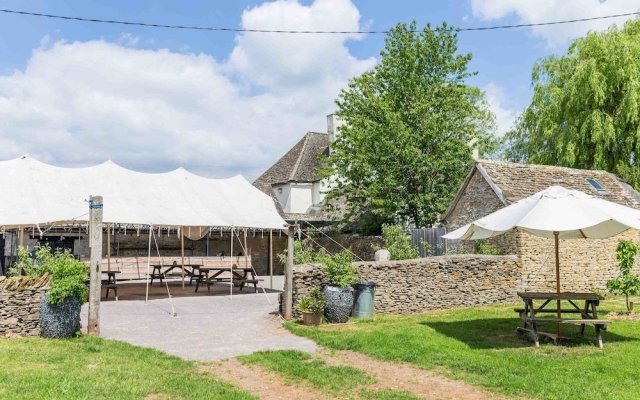 The Holford Arms - Campground