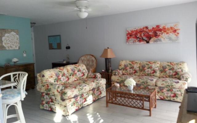 1+1 Large condo Sarasota