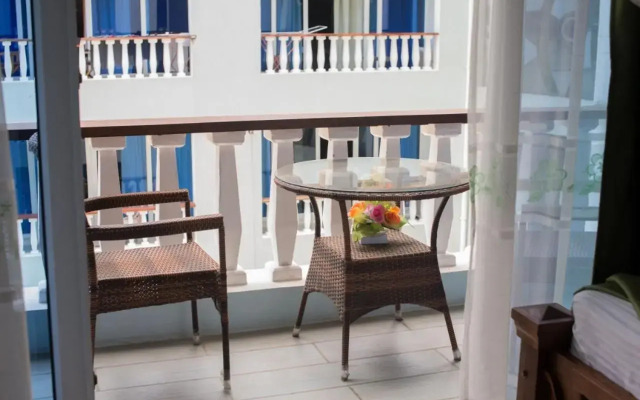 Modern Beachfront Studio Apartment B44