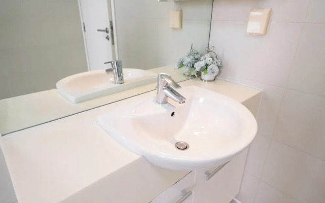 Tyms Elegant 3BR 2BA Apt Near Malls