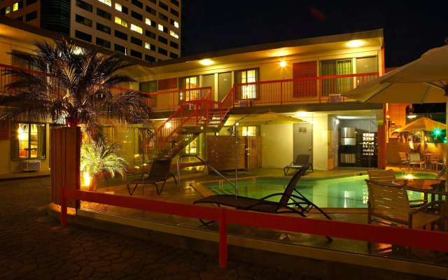 The Tangerine - A Burbank Hotel