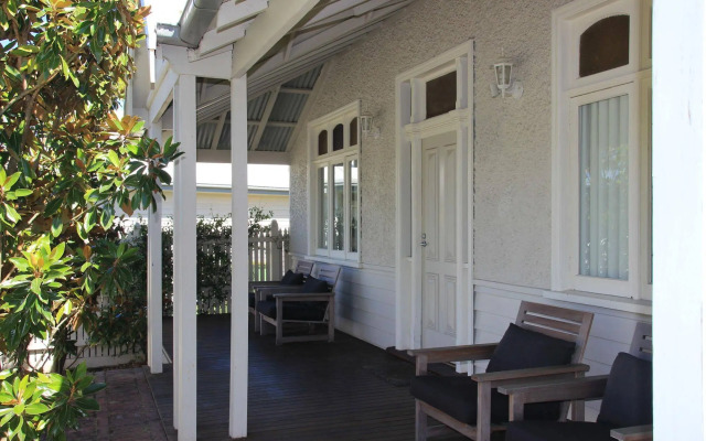 Healesville House - Magnolia House