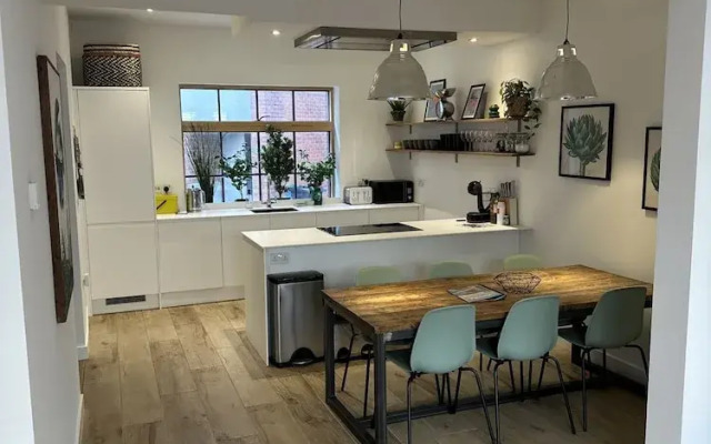 Ideal Bristol Getaway - 3 bed Harbourside Home