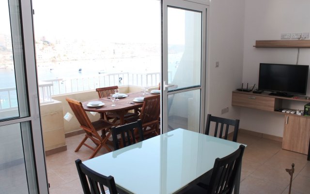 Blue Harbour 4 Seafront apartment by Getaways Malta