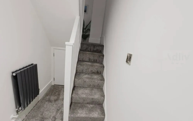 Luxury Seaside Home Parking Sleeps 8 by Adliv