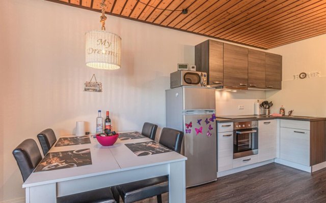 Amazing Apartment in Friedrichskoog With 2 Bedrooms and Wifi