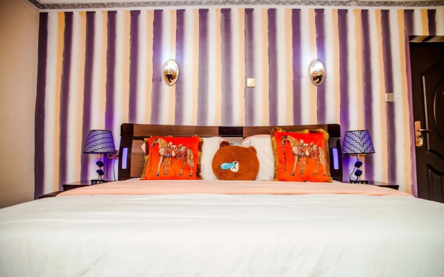 Tobby Royal Suites