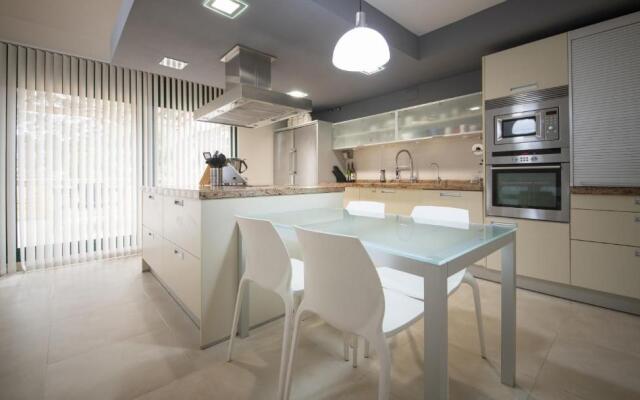 TH150 Modern house in Tamarit with private pool