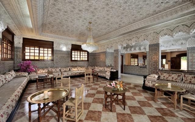Lhostel