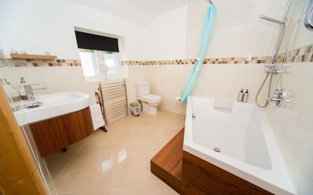 Small double en-suite with stunning views - Contactless Check-In