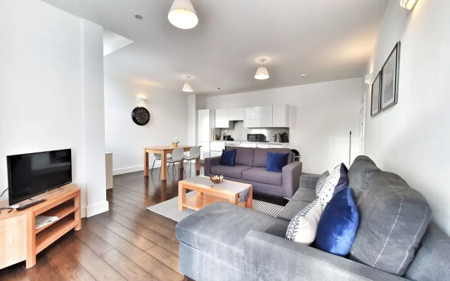 Urbane Spacious Executive Apartment