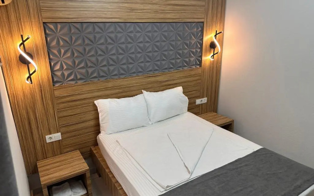 Royal Ezel Hotel