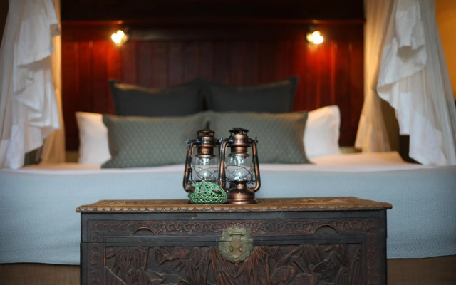 Ivory Wilderness River Rock Lodge