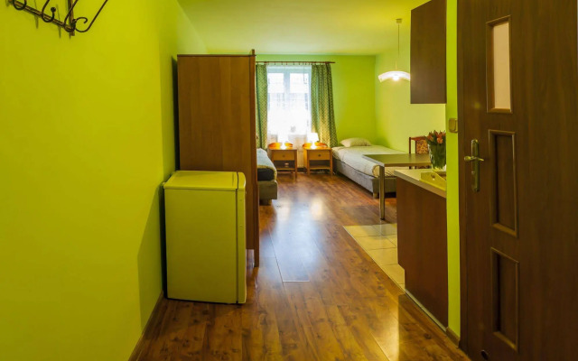 Flower Rooms & Apartments