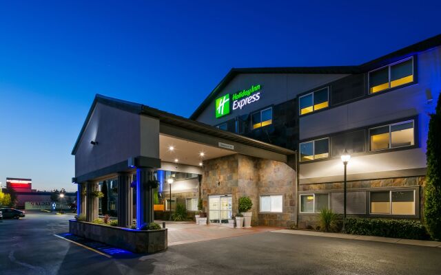 Holiday Inn Express & Suites Everett by IHG