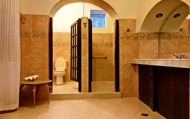 RedDoorz Plus @ Calle Crisologo Vigan