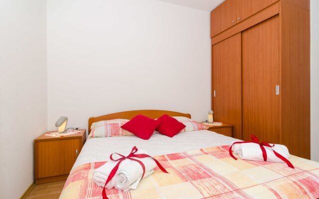 Apartments and Room Lora