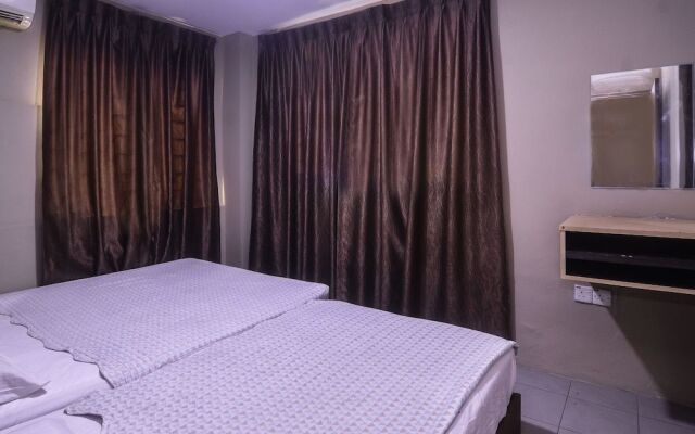 Oyo 89630 Hilltop Room