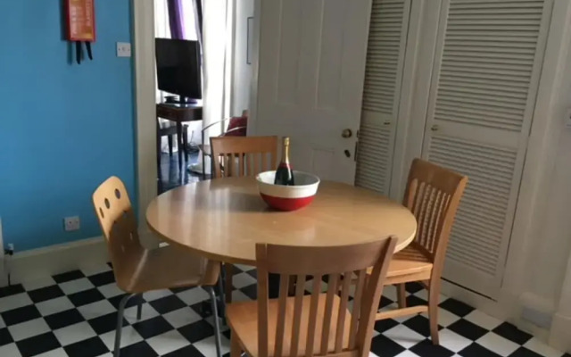 Spacious 4 Bedrooms Apartment in City Centre