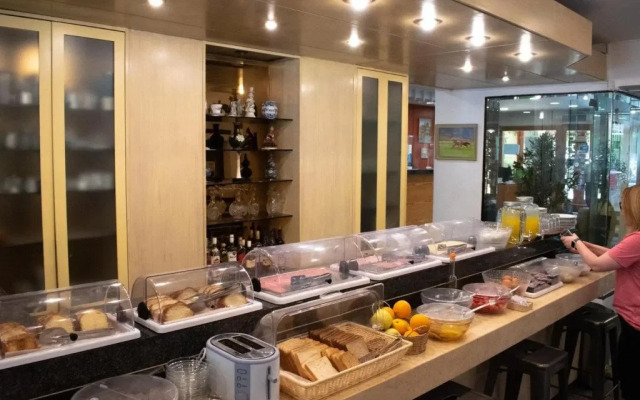 Stefanakis Hotel & Apartments