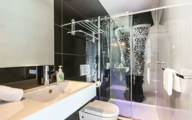 Cool Architect-Designed Studio Close To CBD