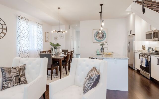 Sanitized Newly Designed Super Chic Indy Home Near Fountain Square!