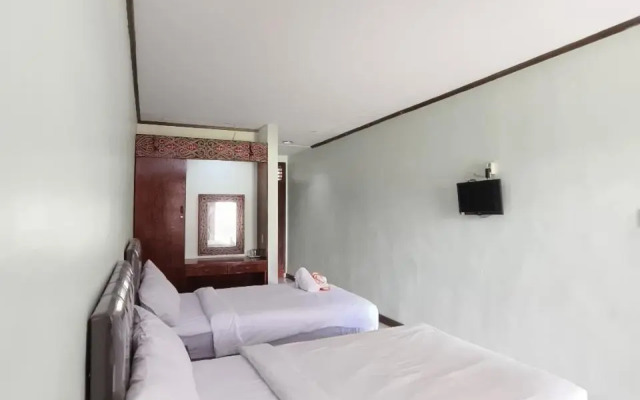 Pandu Lakeside Hotel Tuktuk