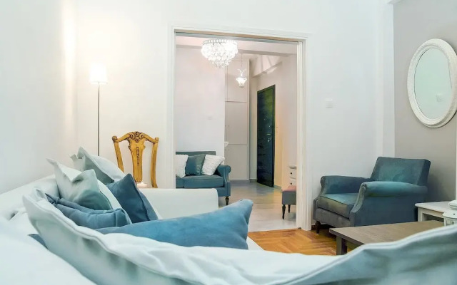 Charming 2 bdr apt next to Piraeus port