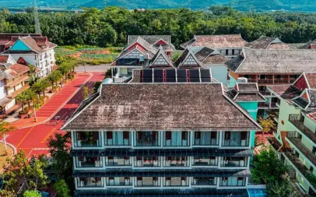 Mengla Liangqi Yunshe Business Hotel