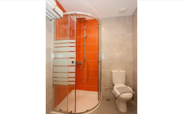 Arocaria Rooms & Studios