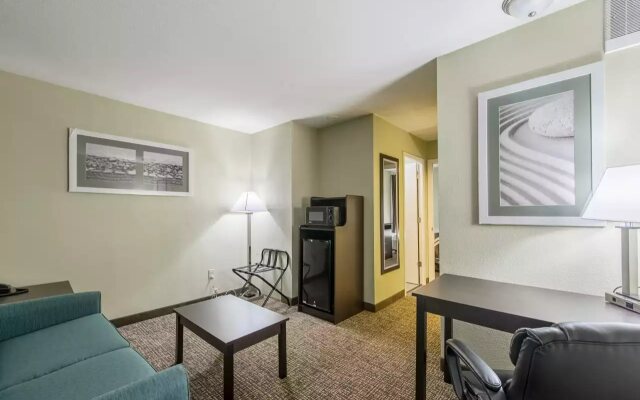 Quality Inn & Suites Hotel Muncie