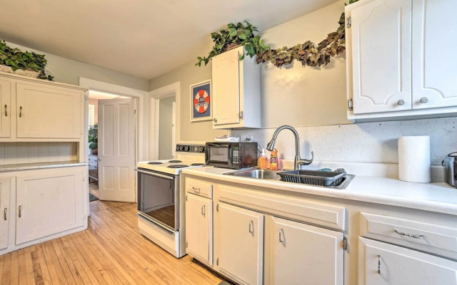 Manistee House w/ Deck: 1/2 Mi to Riverwalk!