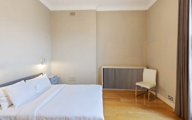 Modern & Cosy One Bedroom Apartment, Close to Tube