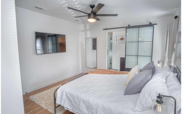 Dazzling 3 BR2 BA Home Near Downtown Tower Americas