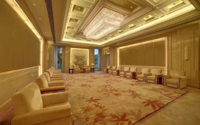 Southeast Huadu Hot Spring Hotel