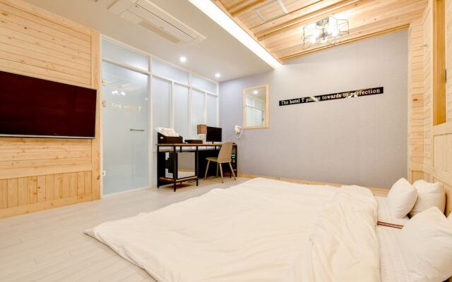 The SWEET Hotel