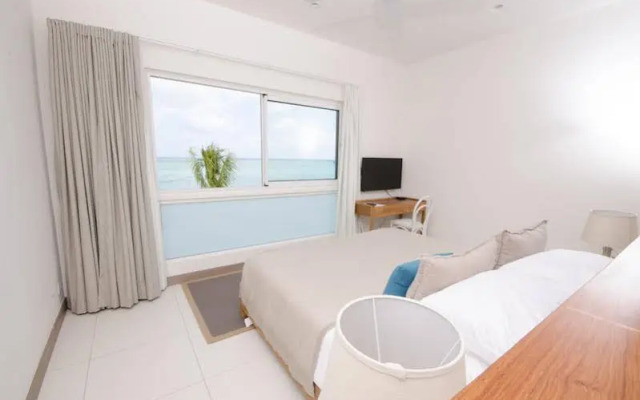L'Escale Beachfront Luxury Suite By Dream Escapes