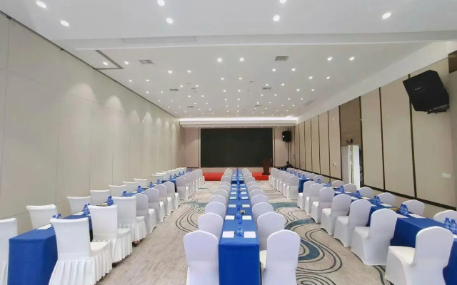 Chonpines Hotels· Jingzhou Ancient City Dongmen