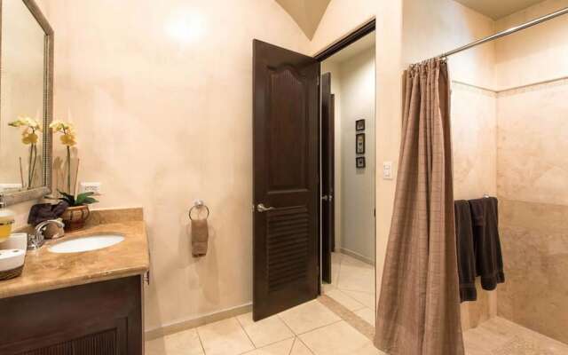 Amazing 2B + 2 1/2 Bathroom Condo
