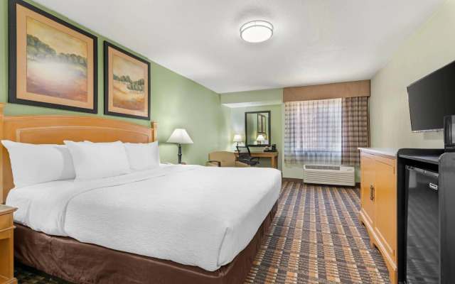 Quality Inn & Suites Plano East - Richardson