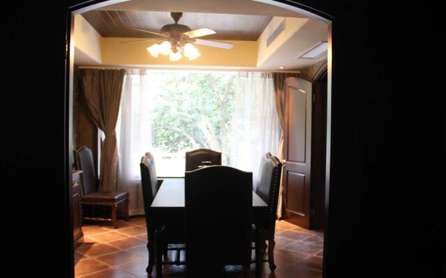 West Lake Reclusive Life(Shangmanjuelong Branch)