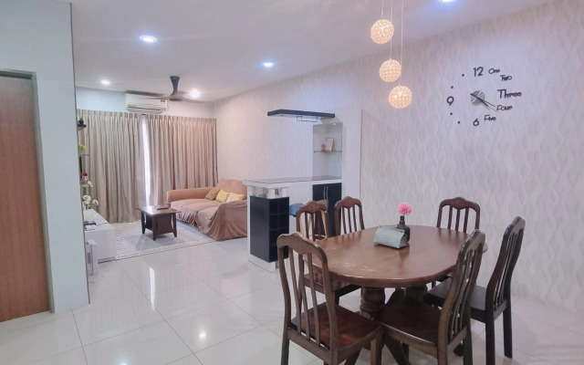 8 GroundFloor PoolSide Manhattan Homestay Ipoh