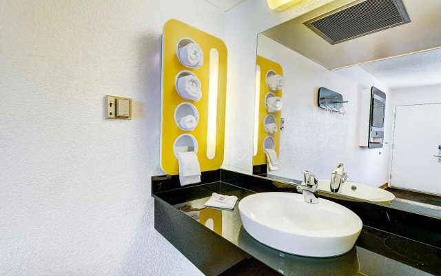 Motel 6 Thornton, CO