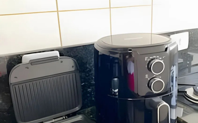 APTO prox Ponte amizade 5 pessoas com AC