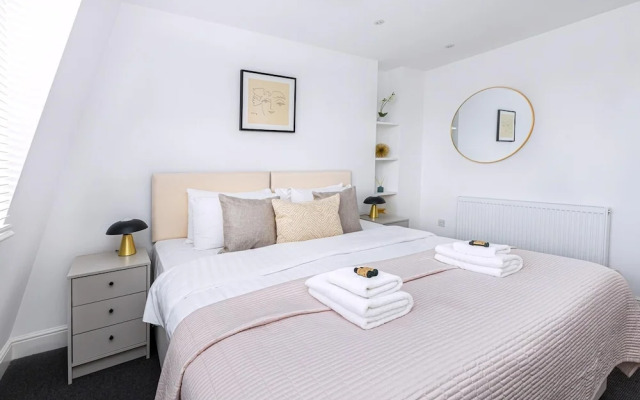 Stylish Three-bed Flat in Marylebone