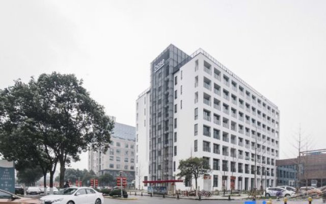 BaseLIVING Zhangjiang Serviced Apartment