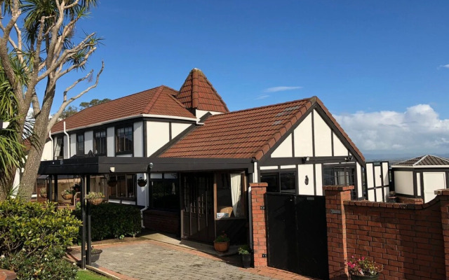 Chartre' Manor Bed & Breakfast