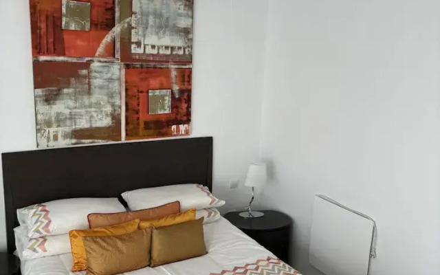 Beach Apartment - Sleeps 6, Pool & Private Terrace