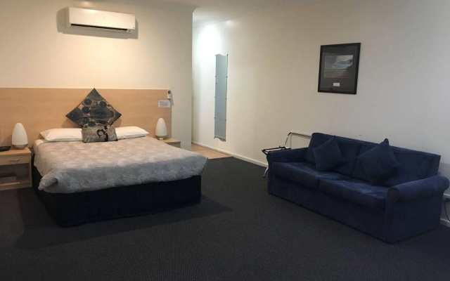 Lakeview Motor Inn – Guest Rooms – Newcastle
